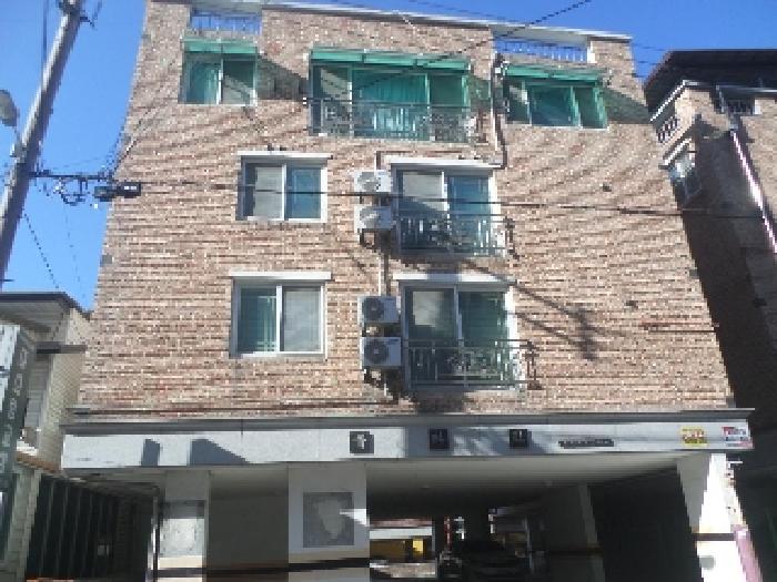 목록2. 4층 주택 전경