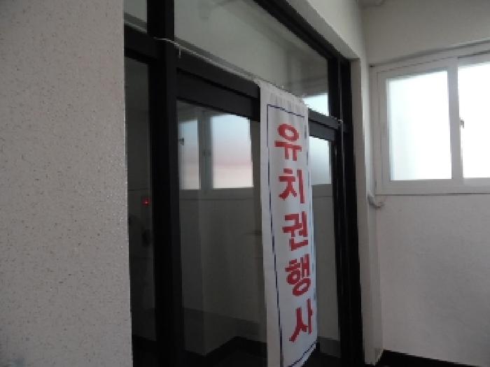 목록2. 건물 3층 출입문 전경