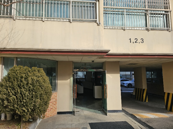 본건 1층 출입구
