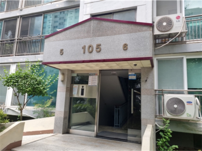 [ 1층 공동출입구 ]