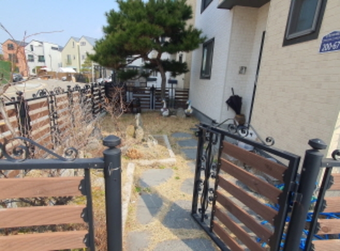 목록 2.부동산 현관문 앞 마당