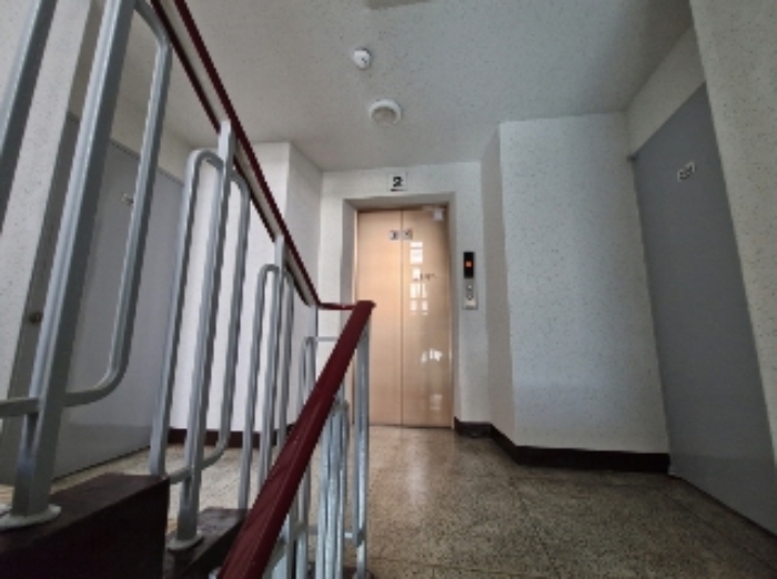 2층 전경 (중앙은 엘리베이터임)