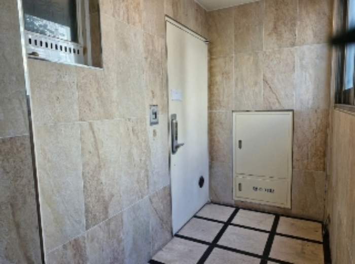 204호 안쪽 출입문