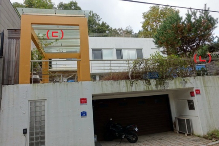 지층 및 제시외건물(ㄴ,ㄷ)