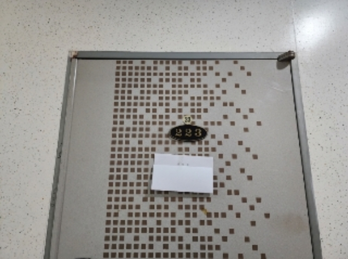 223호 세대 출입문(안내문 부착)