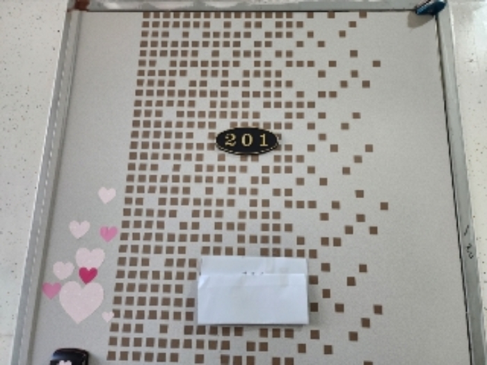 201호 세대 출입문(안내문 부착)