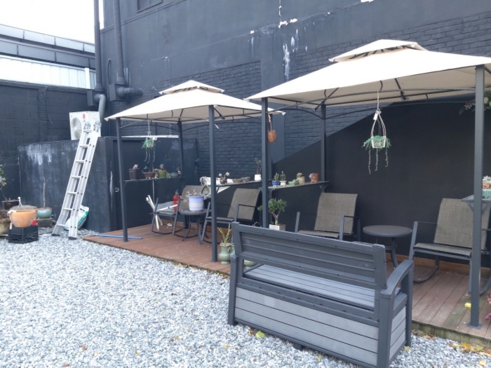 본건 전경(후면 파라솔 등)