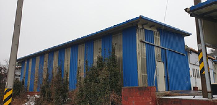 본 부동산 북쪽 지상 건물 남측 제시외 조립식 건물 모습