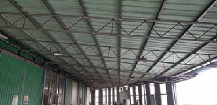 본 부동산 남쪽 지상 창고 서측 제시외 가림시설 1동 모습