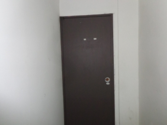 [목록 2] 지상 2층 서쪽에 있는 호실의 출입문 모습