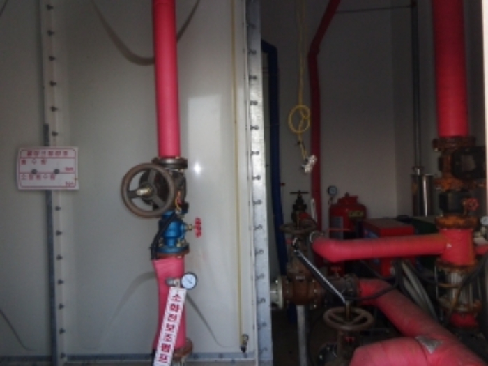 [목록 2] 옥상에 있는 물탱크실의 모습