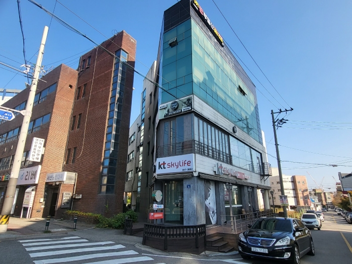 본건 북서측에서 촬영