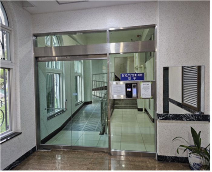 【 기호 2) 1층 출입구 】