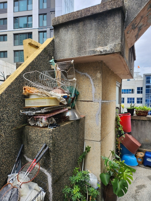 제시외 물건
부합물 및 종물 창고 및 계단전경