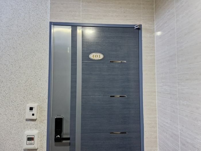 본건[4층 401호] 및 폐문부재