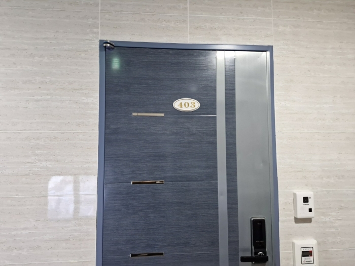 본건[4층 403호] 및 폐문부재