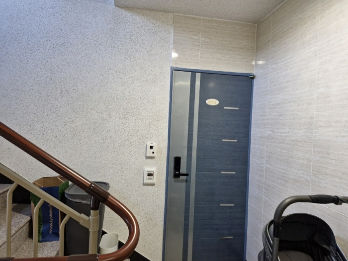 본건[5층 501호] 및 폐문부재