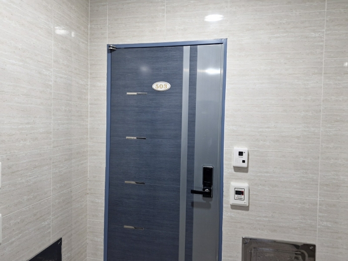 본건[5층 503호] 및 폐문부재