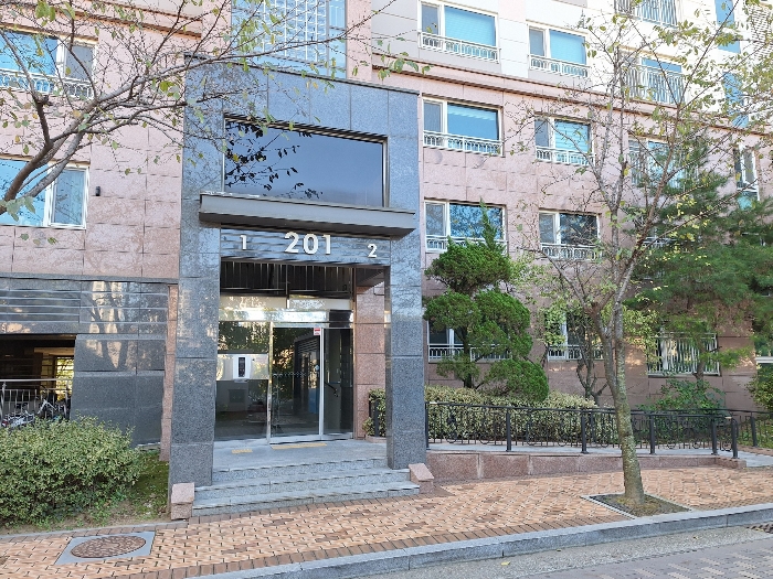 [201동 공동현관]