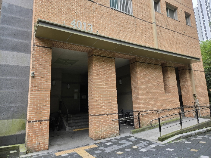 건물출입구 부분