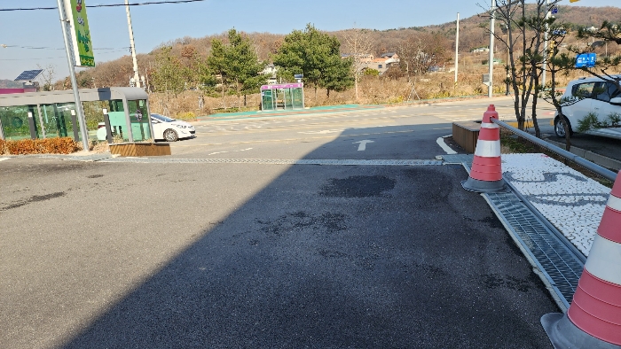 기호1토지 진입로 -- 지방도(623호)측구(側溝)위 도로점용부지