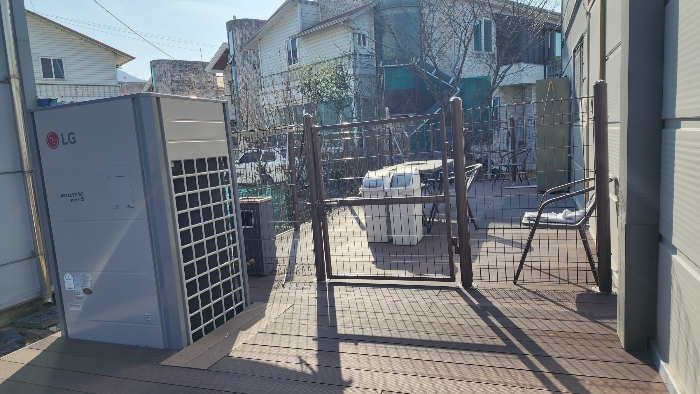 기호3 건물 동측 부합 제시외 ㉠ 데크 및 휀스