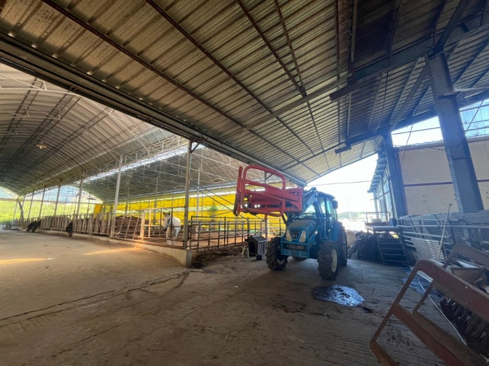 부합물 기호 ㅁ 비가림(중앙부), 기호 ㅅ 제시외 건물(좌측)