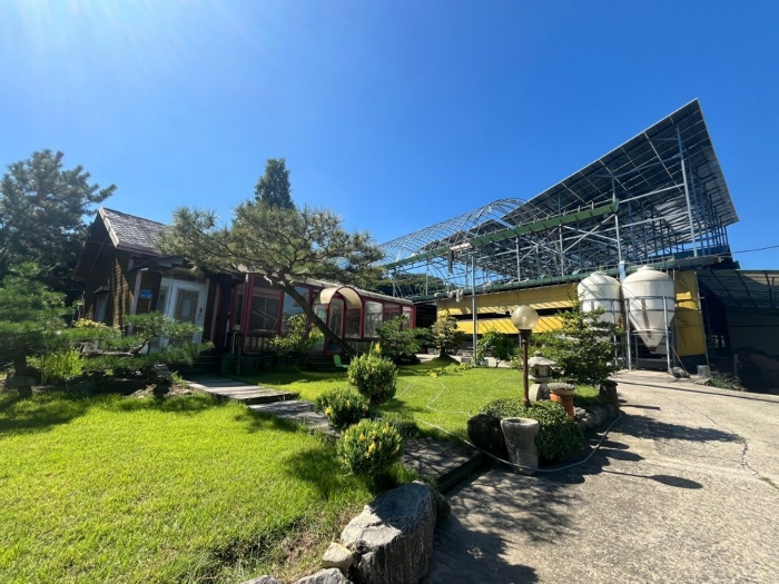 [본건 정원 전경]