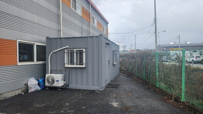 이동이 용이한 컨테이너박스 ㉠