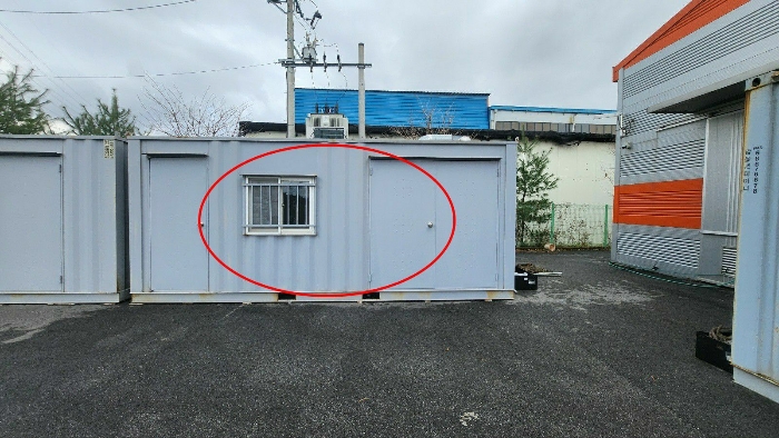 이동이 용이한 컨테이너박스 ㉢