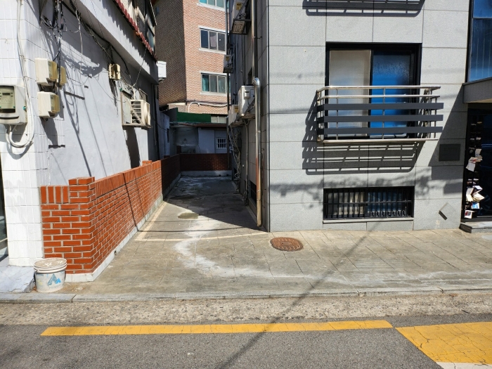 본건 주차장 전경