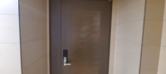 전유세대 출입문 전경