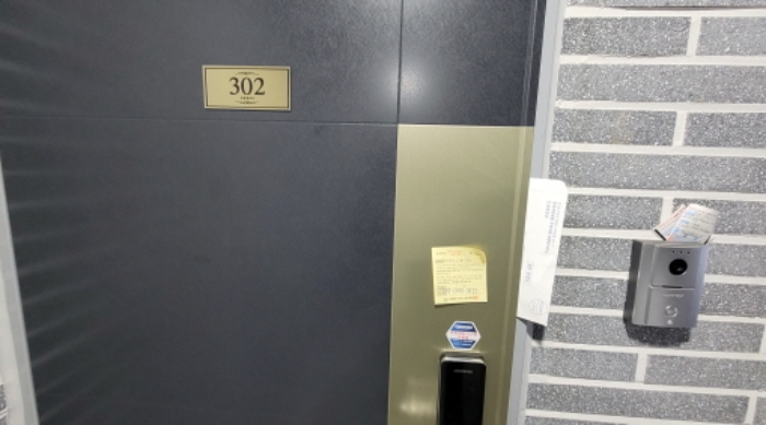 현관문(302호)
