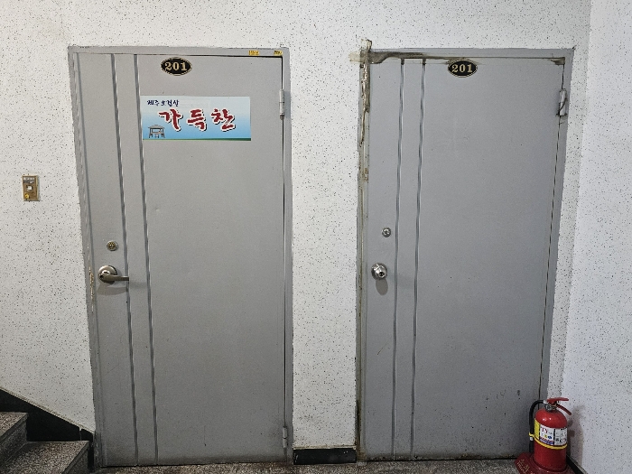 [2층 점포 후문]