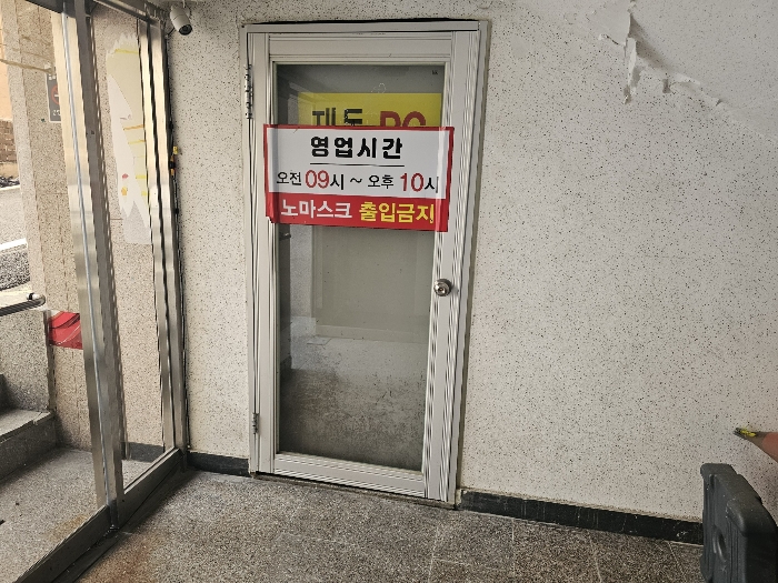 [1층 미상부분 출입구]