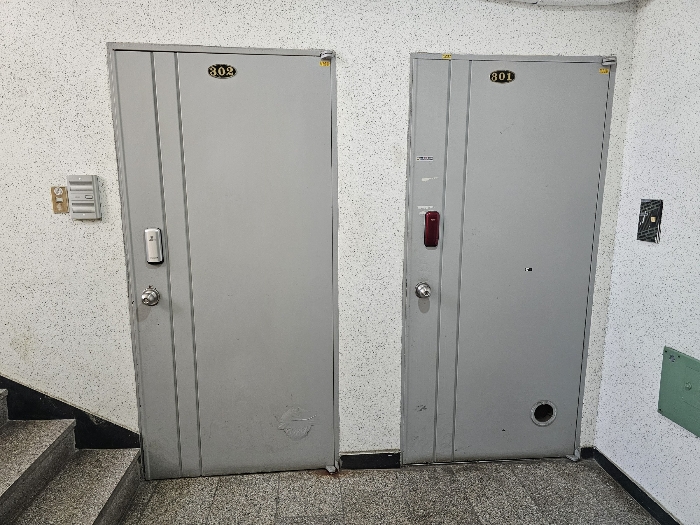[3층 출입구 1]