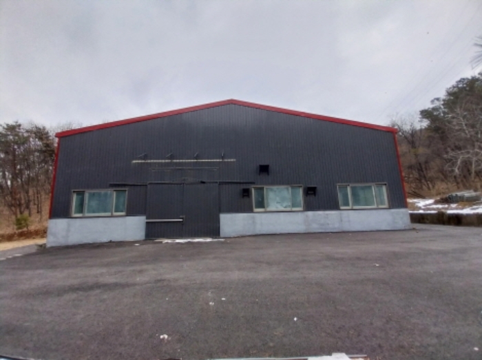 건물 우측 전경 