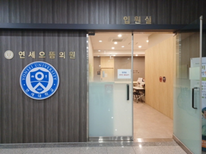 3층의 목적 부동산 출입문