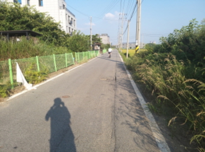 * 본건 목적물 1. 2. 인접도로 전경