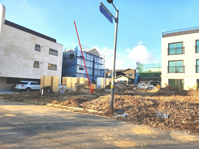 남동측에서 촬영