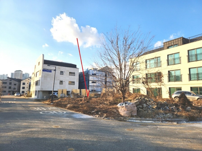 남동측에서 촬영