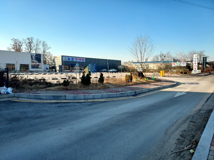 대상부동산(토지 및 건물) 및 진입로 전경