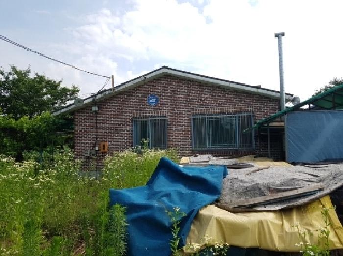 제시부동산 목록3번 
본건물 단층주택(측면)