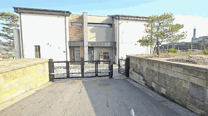 본건의 전경 및 제시외 ㄱ