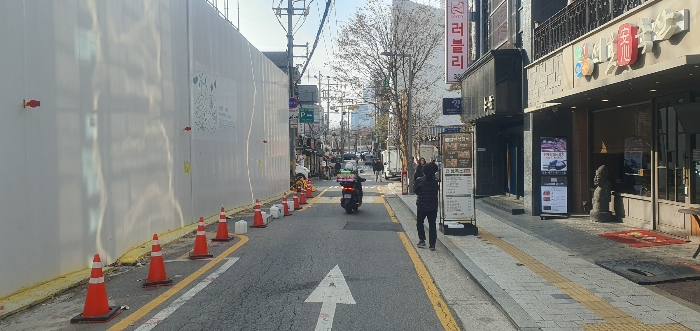 본건이 소재한 건물 주위 전경①