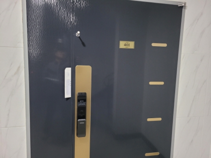 현관문(401호)