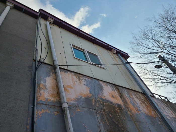 [ 제시외건물㉠ 전경 ]