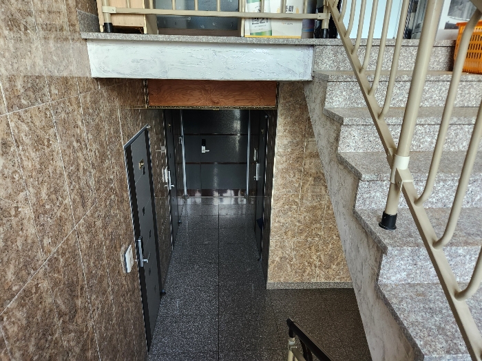 본 건 내 부 복 도