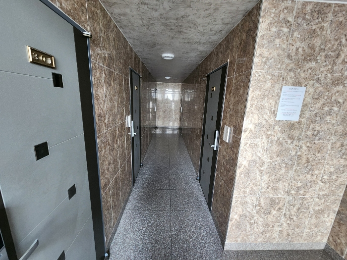 본 건 내 부 복 도