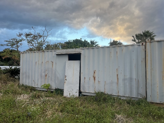 본건 지상 소재 이동식 컨테이너1동